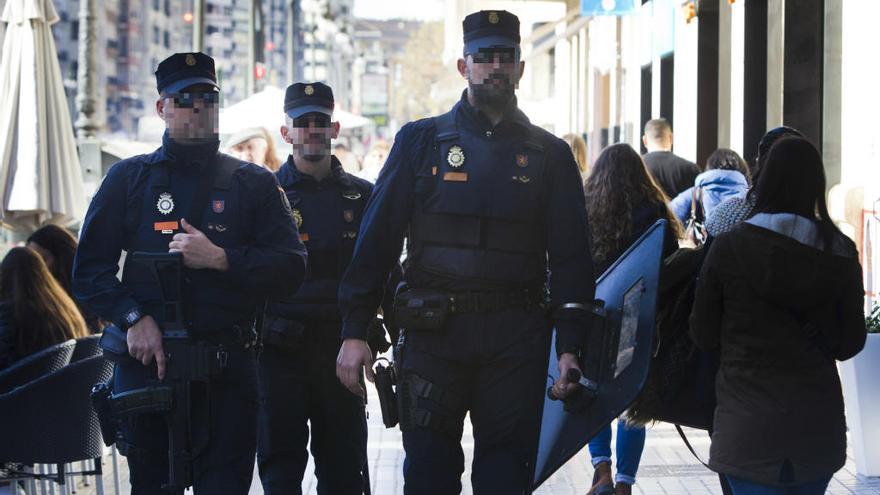 Patrulla de tres agentes de la Policía Nacional, archivo.