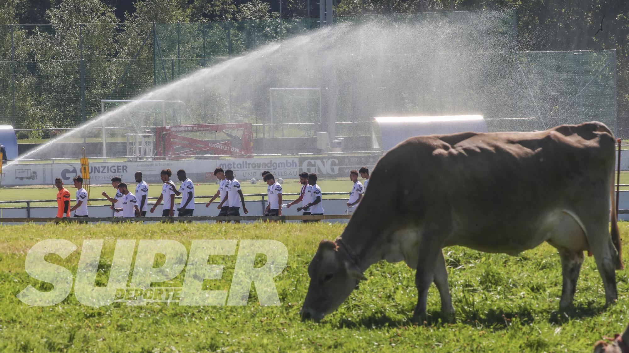 Entrenamiento matutino del Valencia CF en Suiza