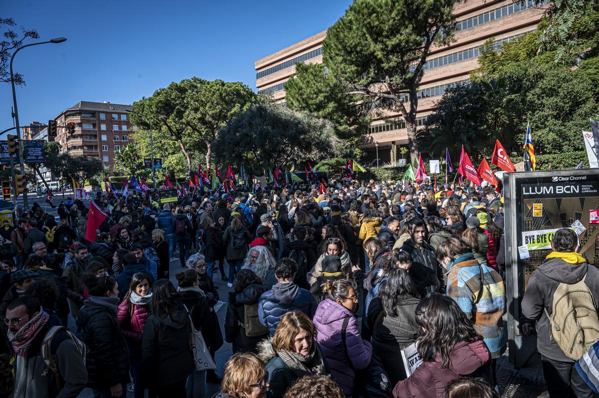 Protesta docent davant el Departament d’Educació el 2023.