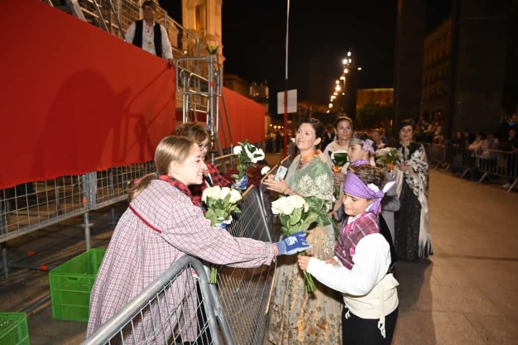 En imágenes | Zaragoza vive su día grande con la Ofrenda de Flores a la Virgen del Pilar