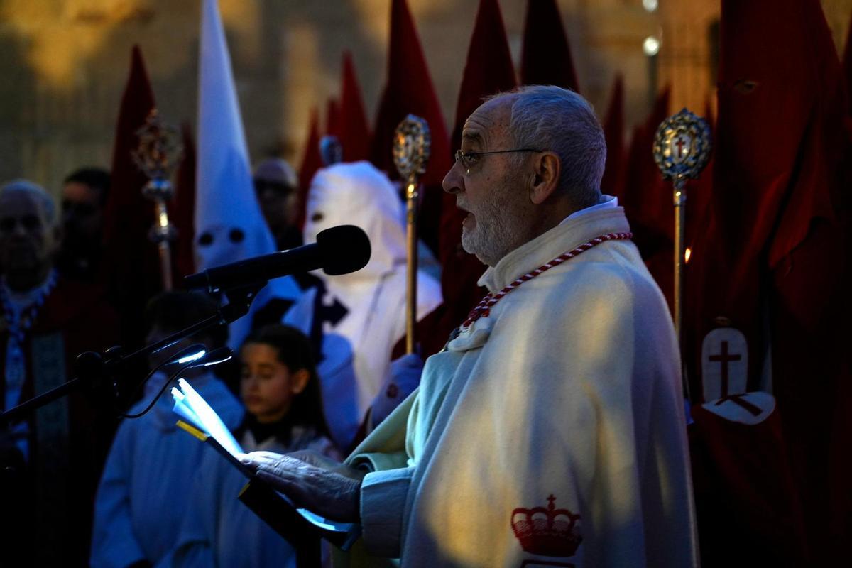 Luis Felipe Delgado de Castro lee la Ofrenda del Silencio.