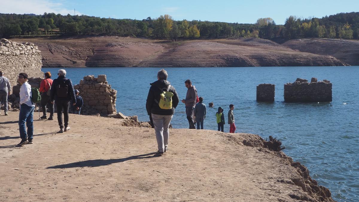 Turismo de sequía en el pantano de Sau