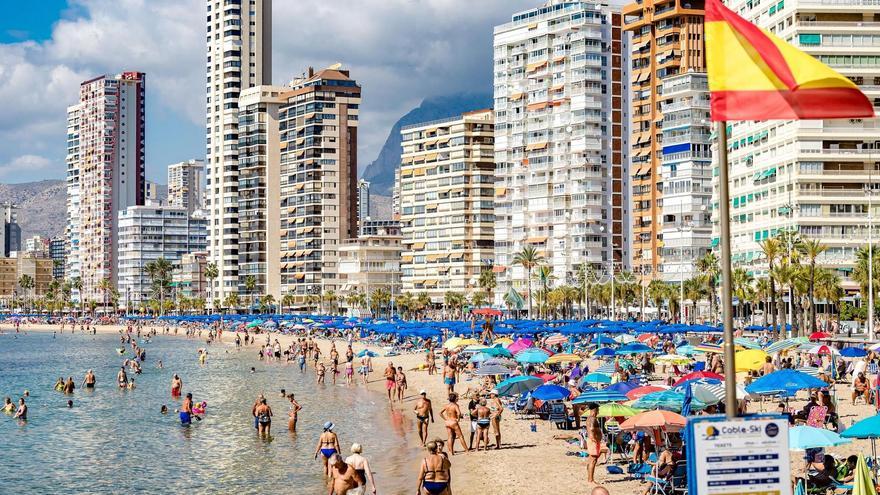 Las playas valencianas en agosto donde se habla más inglés que valencià