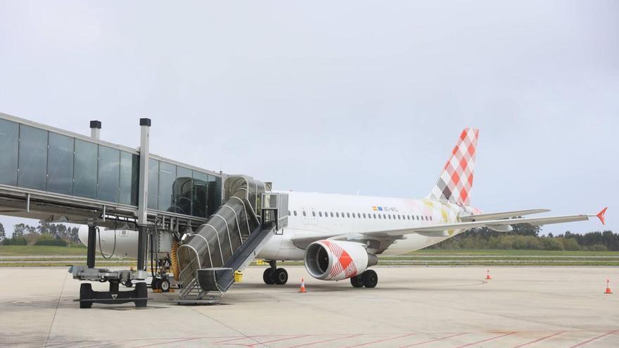 Parte del nuevo parking privado del Aeropuerto de Asturias tendrá que demolerse: "Hay actuaciones que no son legalizables"