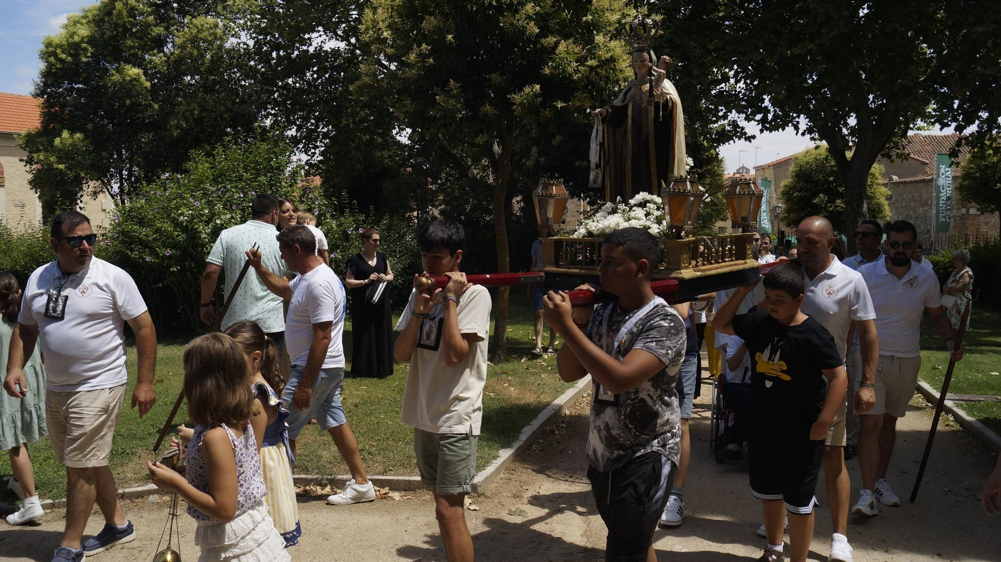 Procesión de los niños organizada por la Cofradía del Carmen de San Isidoro