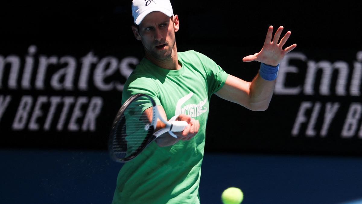 El Open de Australia cuenta con Djokovic a la espera de saber si es deportado.