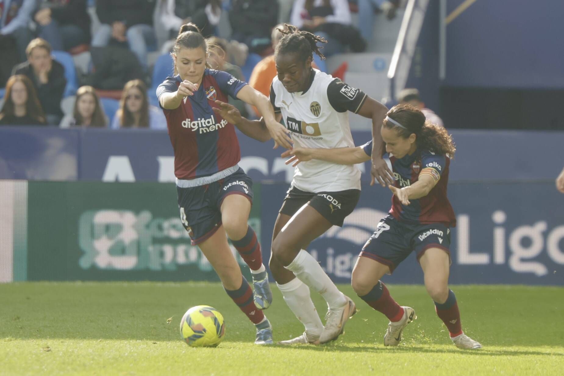 Las mejores fotos del Levante - Valencia de LaLiga F
