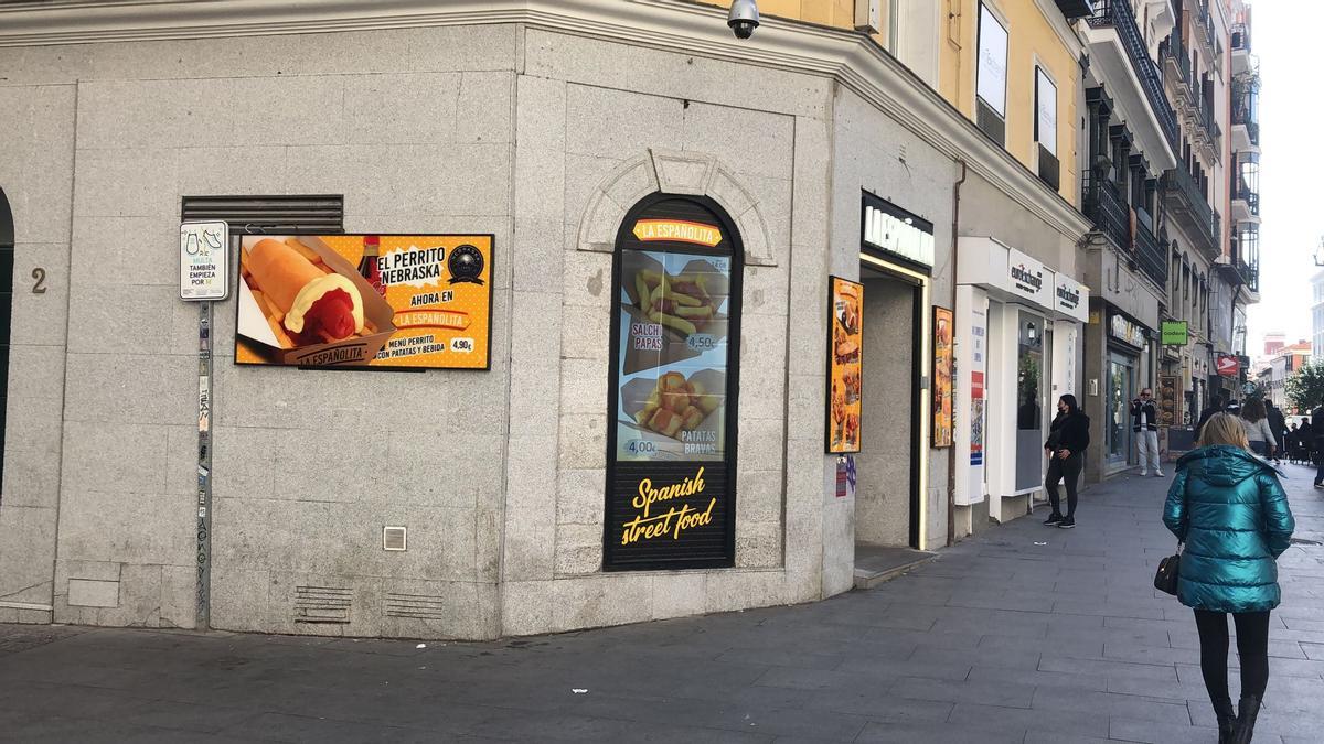 Nebraska ft. La Españolita vuelve a Gran Vía el perrito caliente más