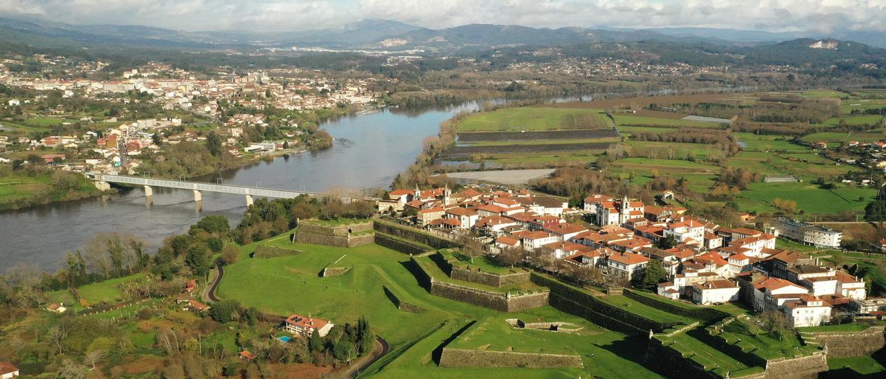 Vista aérea del Puente Internacional de Tui - Valença do Minho, que une España y Portugal.