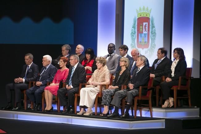 ACTO INSITUCIONAL DE ENTREGA DE HONORES Y ...