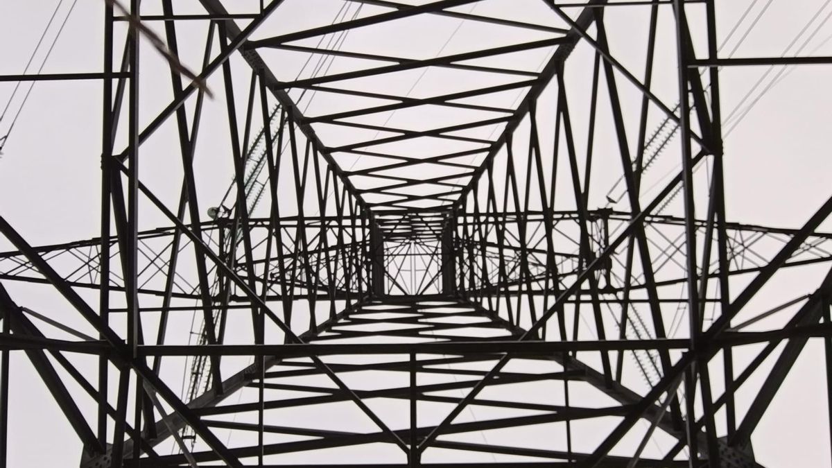 Una torre de la red de transporte de electricidad.