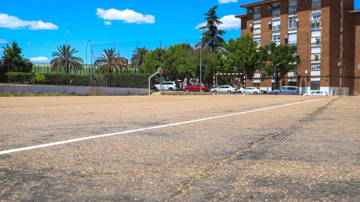 Actuales instalaciones deportivas de la calle La Canela, donde se va a construir la pista de fútbol 7 de césped artificial.