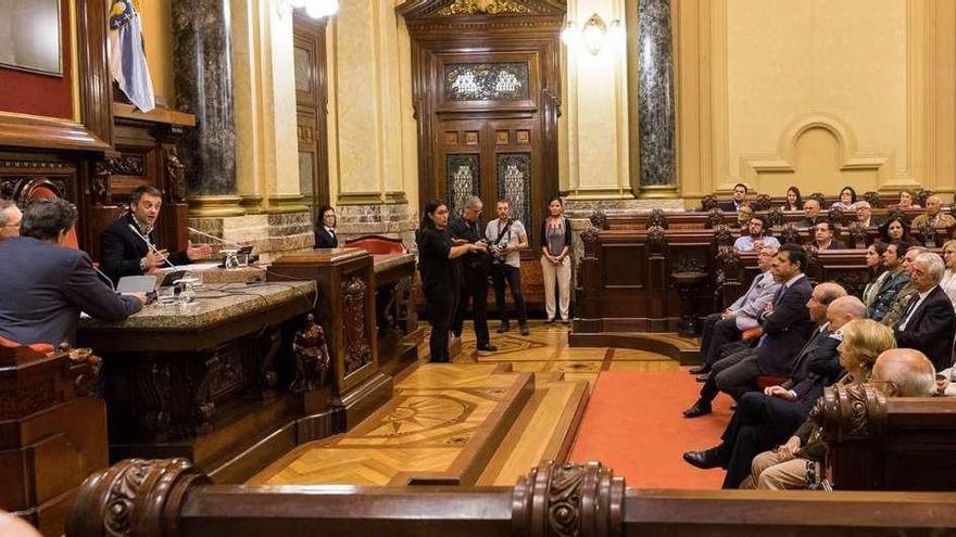 Acto de entrega de la medalla de la ciudad a los Salesianos.