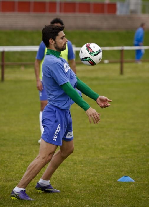 Entrenamiento del Real Avilés en las instalaciones de la escuela de Mareo de Gijón