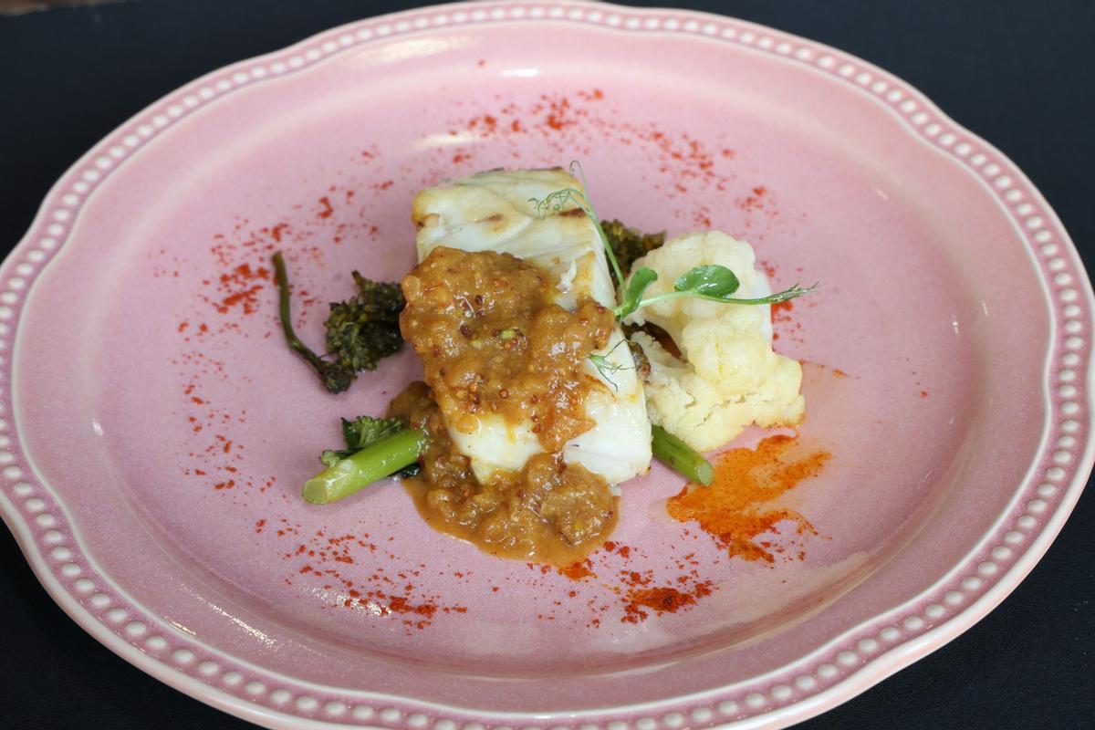 Lomo de corvina, verduras de la huerta Nuciera y Chutney de Nispero de Callosa d'en Sarrià.