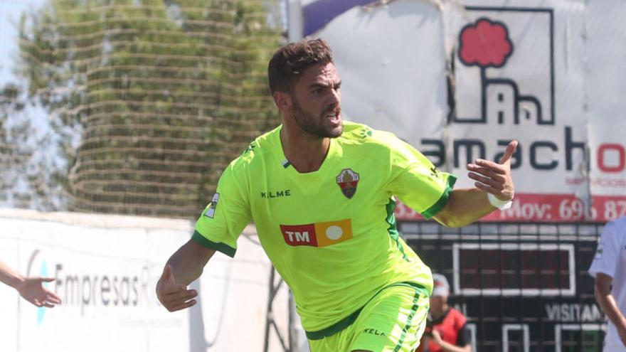 Lolo Plá celebra el gol del Elche en Santa Eulalia