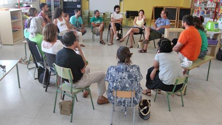 Un momento de la asamblea celebrada ayer en el colegio S´Olivera.