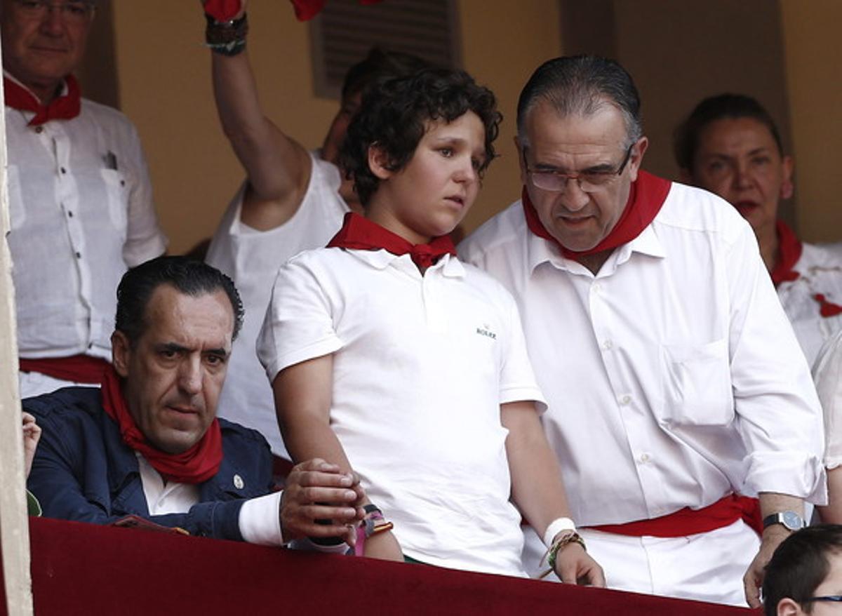 Froilà, amb el seu pare al balcó de l’Ajuntament de Pamplona.