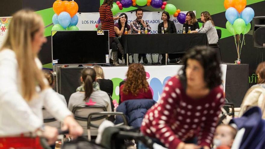 El escenario central de la II Feria del embarazo y la crianza, ayer, durante la mesa redonda de blogueras especializadas.