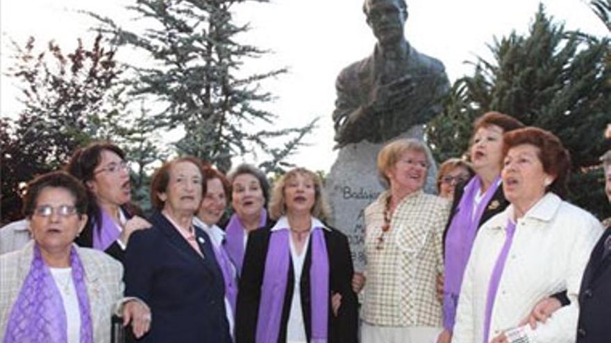 La inauguración de un busto de Manuel Rojas se convierte en homenaje popular