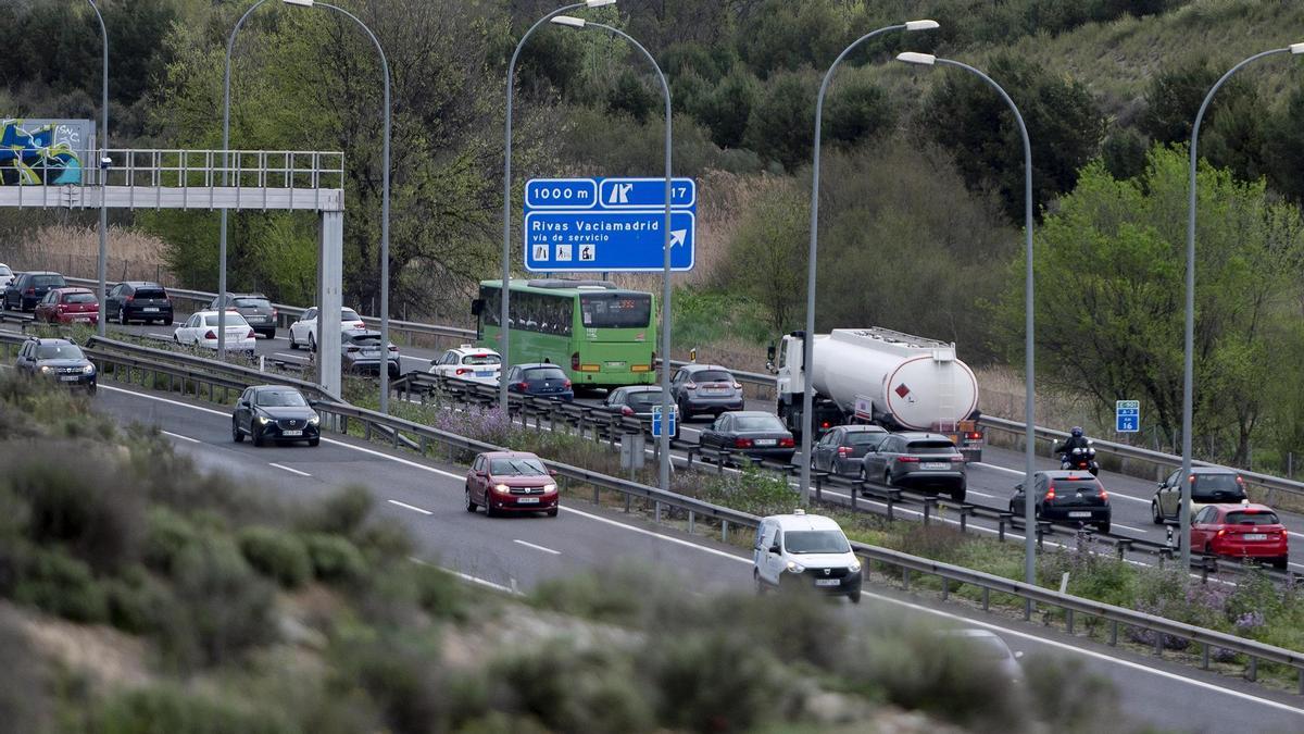 Tráfico en la autovía A-3 durante la segunda fase de la operación salida por Semana Santa. - Alberto Ortega - Europa Press