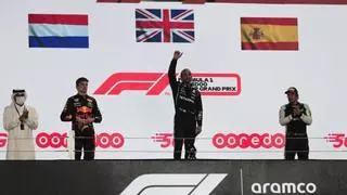 Alonso regresa al podio de la Fórmula 1 en un GP de Catar ganado por Hamilton