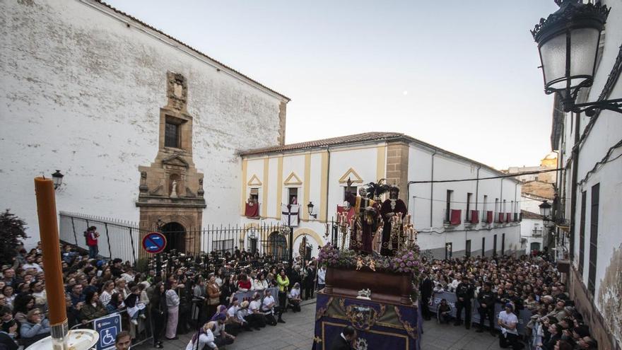 Cáceres se suma a la prevención: pulseras identificativas para menores en Semana Santa, una medida de seguridad