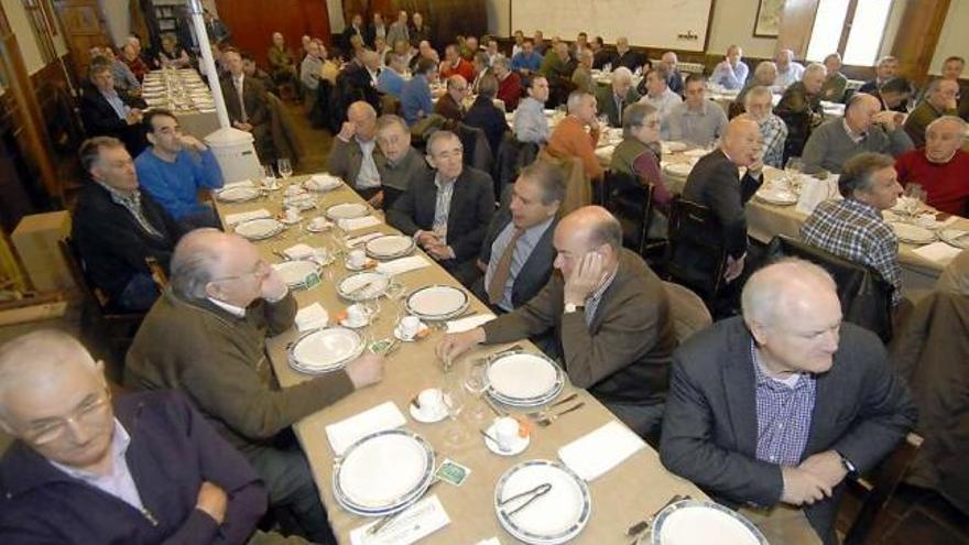 Asistentes a la asamblea de la Asociación de Ingenieros Técnicos de Minas.