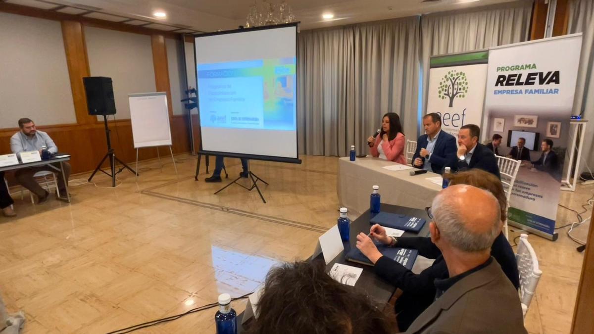 La Junta de Extremadura impulsa la formación en empresa familiar para favorecer el relevo generacional