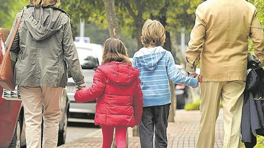 Los abuelos tienen derecho de visita para ver a sus nietos en la UE