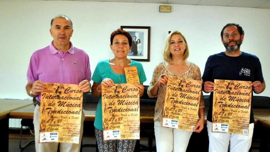 David González, Cecilia Pérez, Victoria Zarcero e Iose Valencia, durante la presentación del curso.