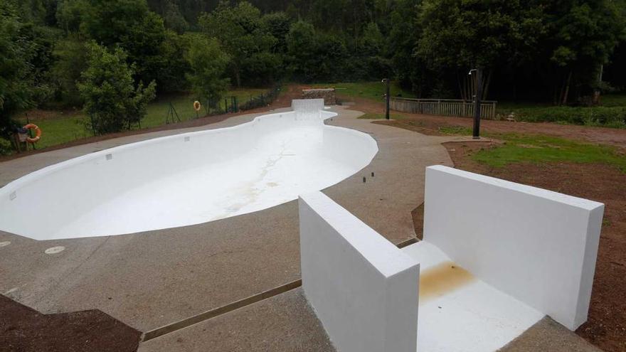 Aspecto del vaso de la piscina de Sollovio.