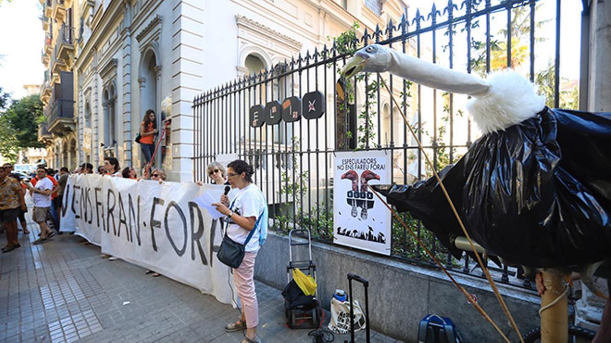 Les víctimes de la gentrificació planten cara.