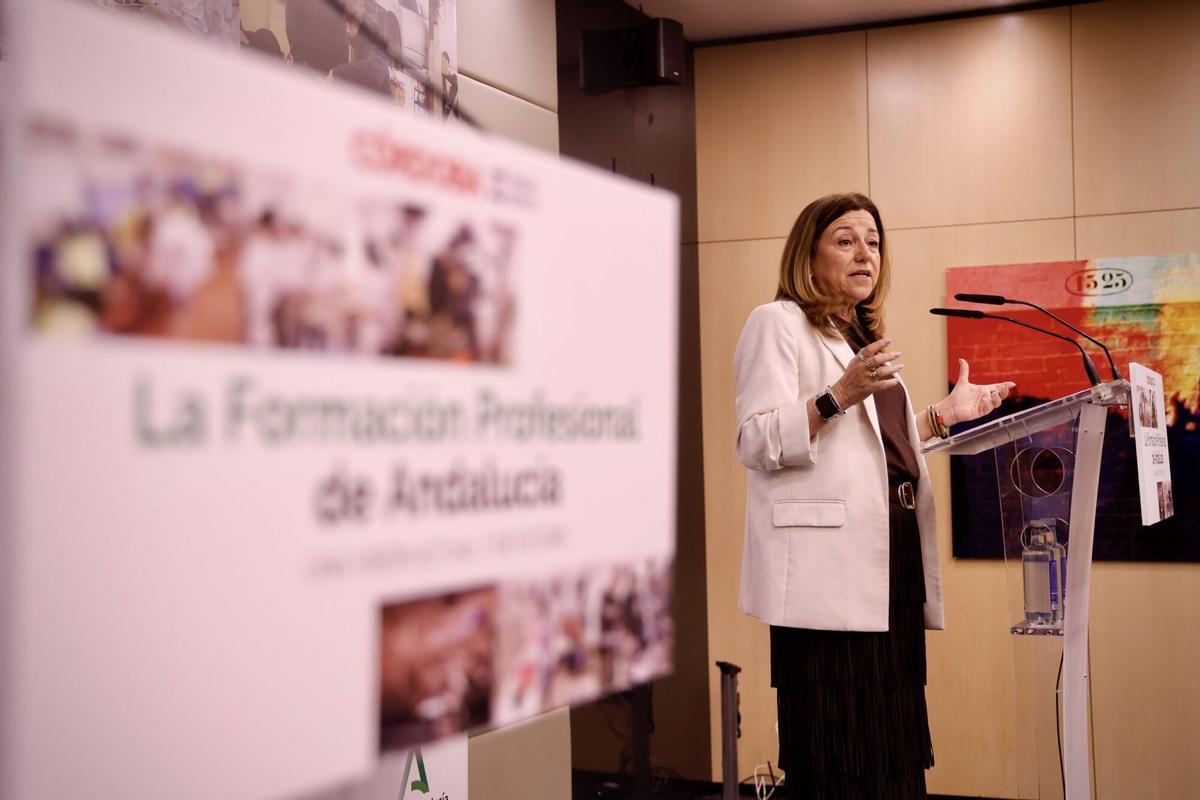 Córdoba. Presentación del libro de la Formación Profesional de Andalucía: una visión actual y de futuro. Diario Córdoba, asiste José Carlos Gómez Villamandos, consejero de Universidad, Investigación e Innovación de la Junta de Andalucía y la consejera de Desarrollo Educativo y Formación Profesional de la Junta de Andalucía, Mª del Carmen Castillo
