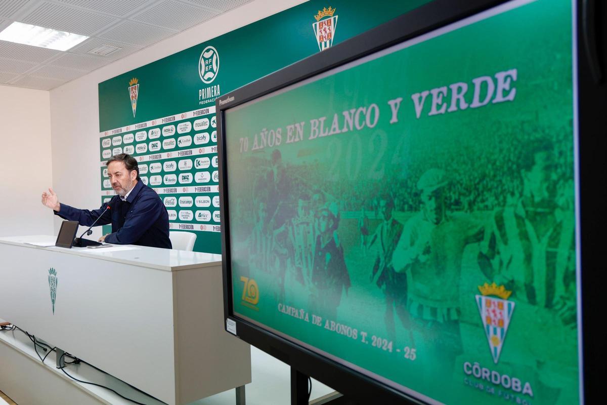 Presentación de la campaña de abonados del Córdoba CF 2024-25 en El Arcángel a cargo de Antonio Fernández Monterrubio.