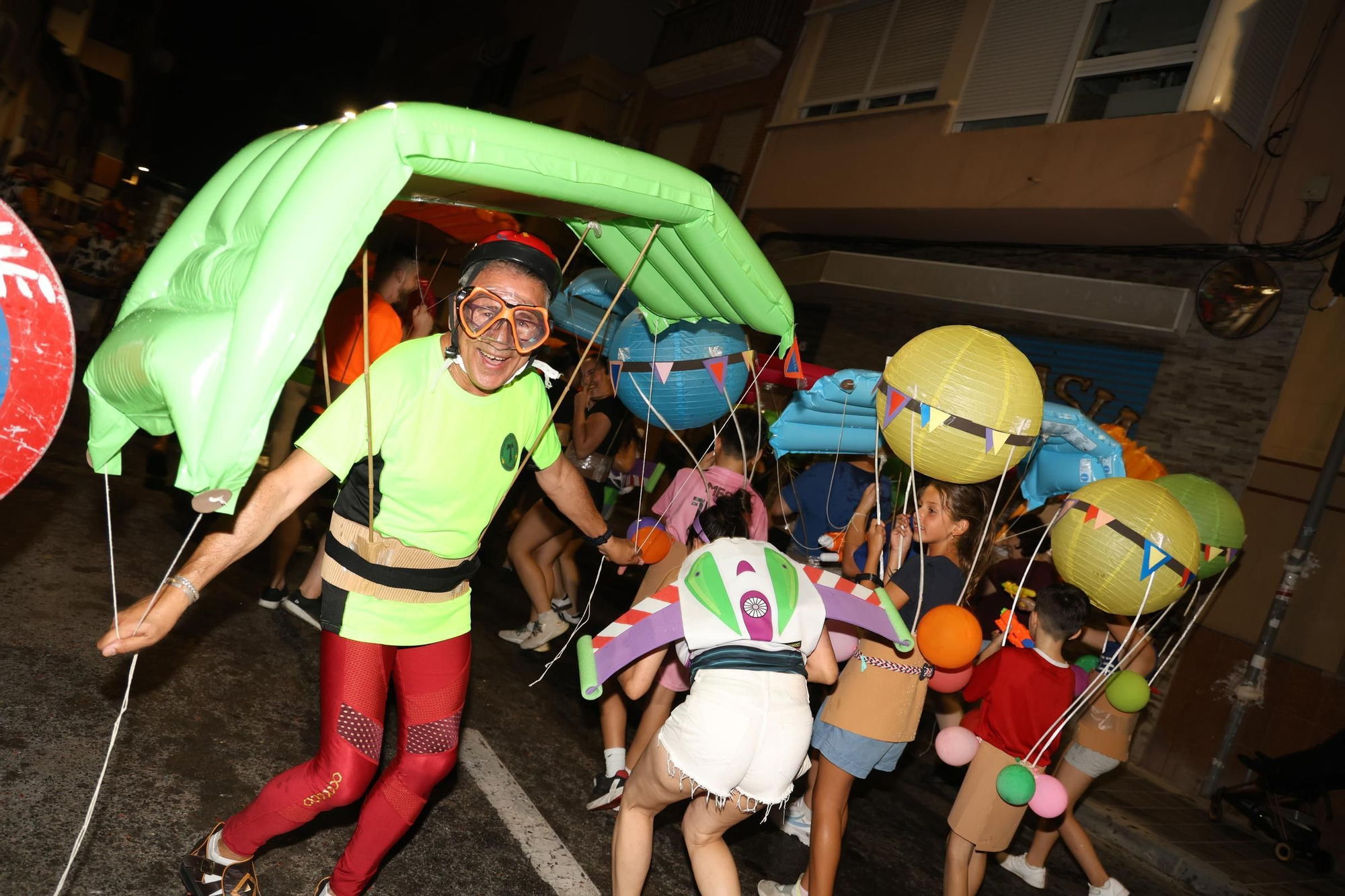 La divertida Retreta de los Moros y Cristianos de San Blas en Alicante