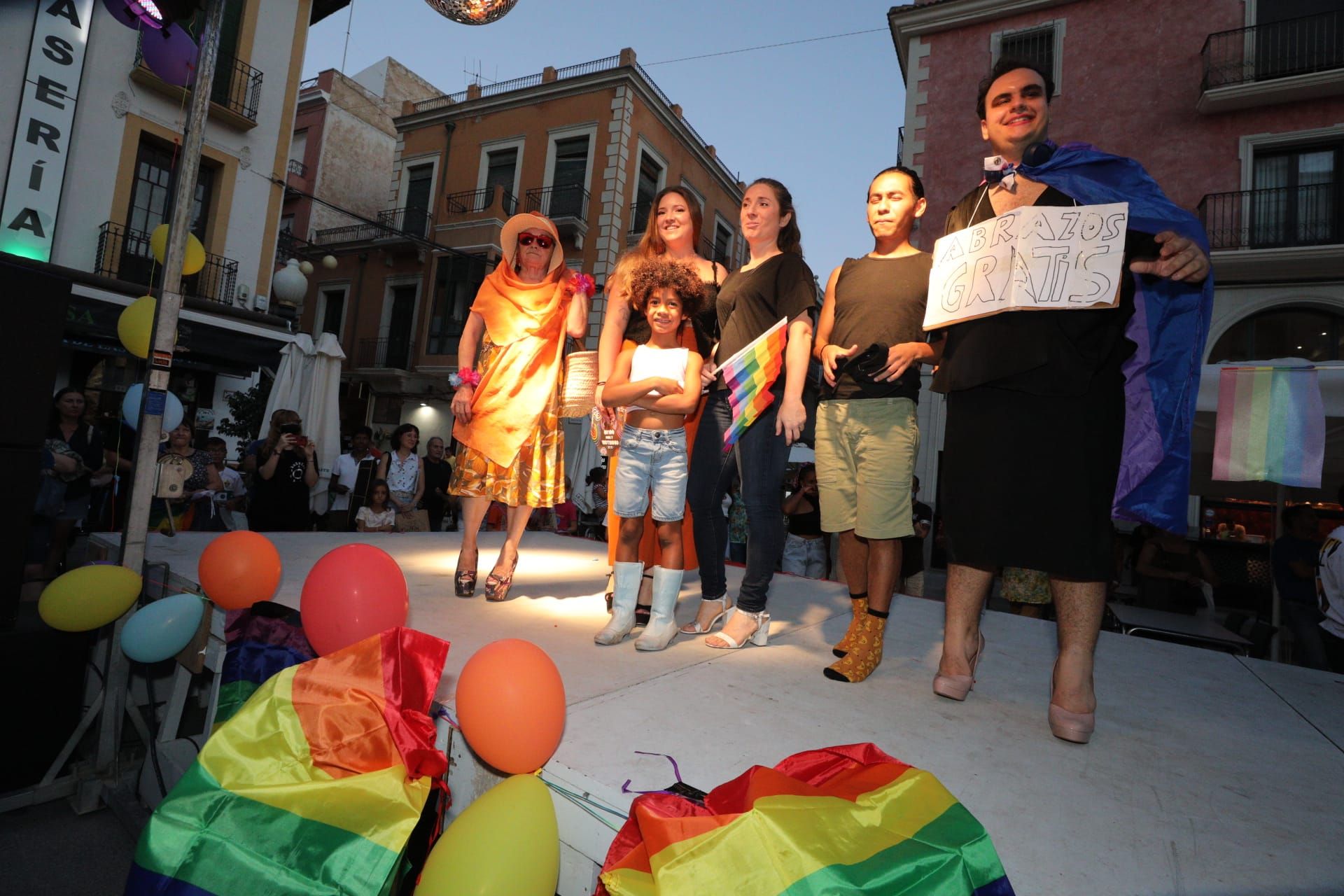 Orgullo Elche: carrera de tacones en Elche