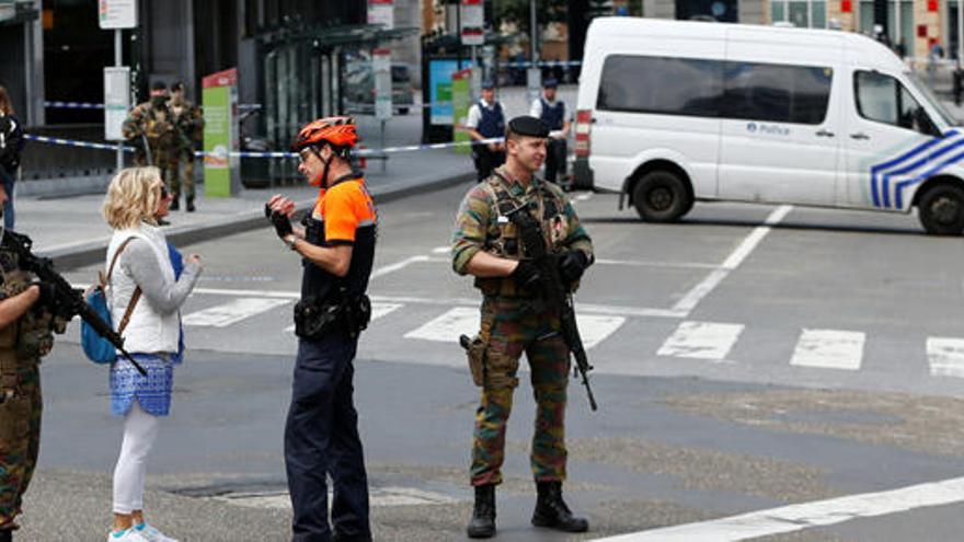 La Policía, en Bruselas tras la alarma de bomba.