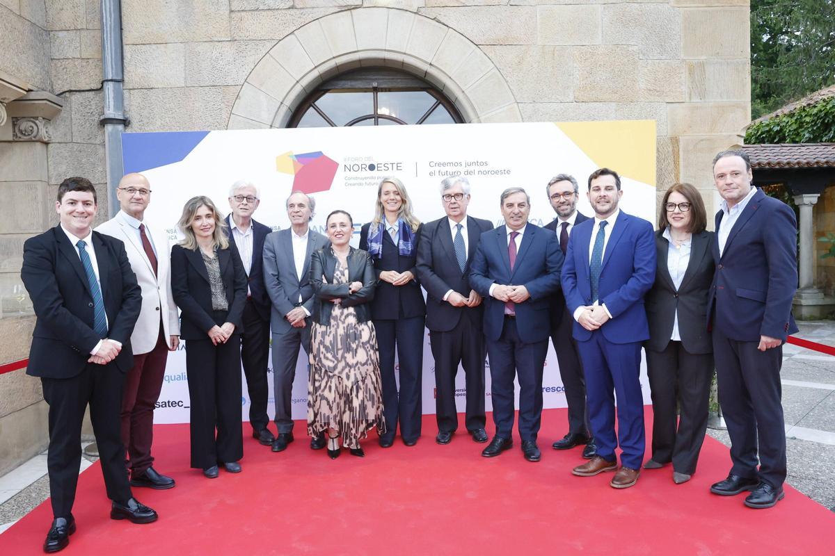 Luis Garrido, Luis Fuentes, Ainhoa Moll, José María Esbec, José María Vallejo, María Calvo, Ángela de Miguel, Juan Manuel Vieites, José Luis Sanz Merino,  Aitor Moll, Víctor López, Ángeles Rivero y Carlos Villar.