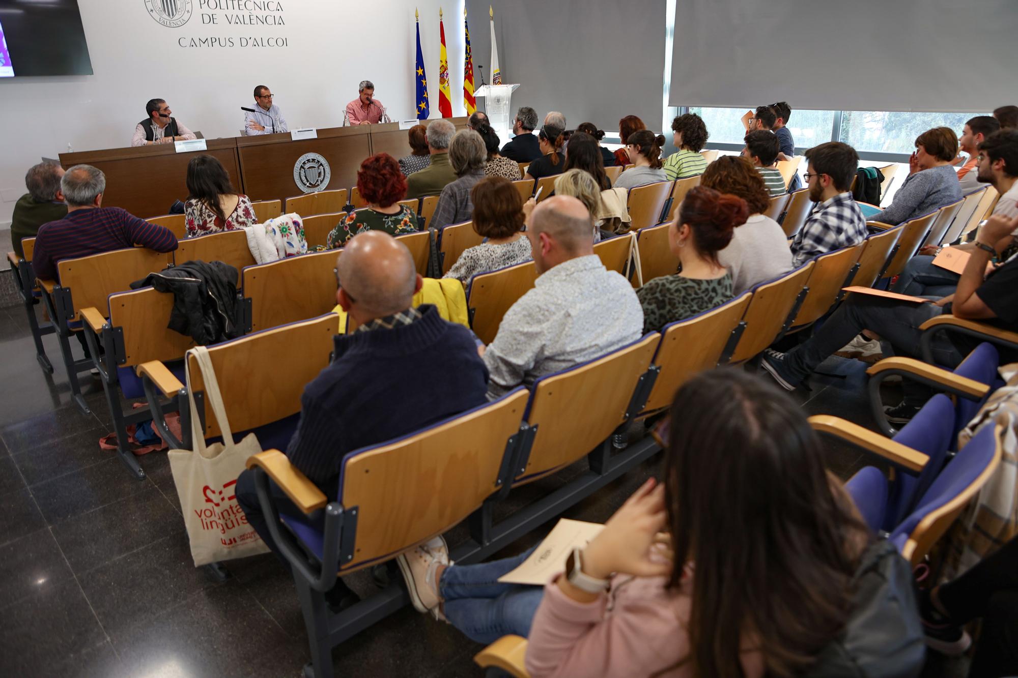 La Jornada de Sociolingüística de Alcoy explora los éxitos y fracasos de la Llei d'Ús i Ensenyament del Valencià