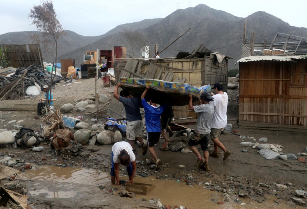 Las inundaciones dejan decenas de muertos y miles de damnificados en Perú.
