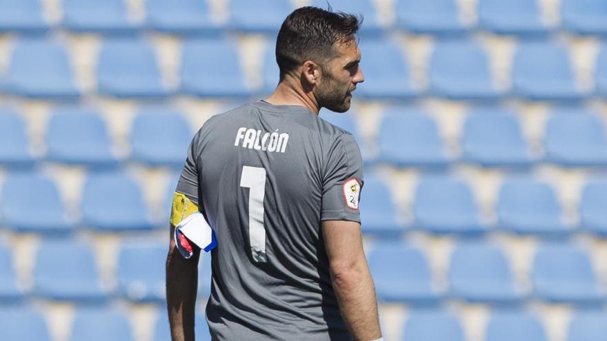 El portero y capitán del Hércules Ismael Falcón, este domingo en el partido ante el Atlético Levante