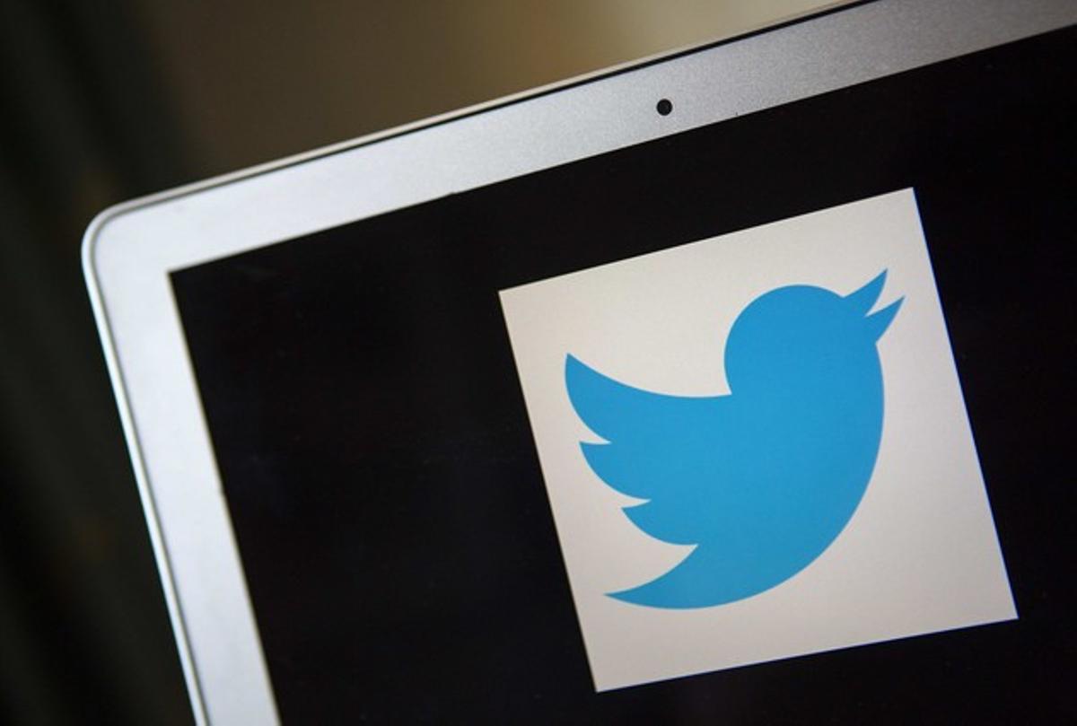 El logo de Twitter en un ordinador. El logo de Twitter en un ordinador.