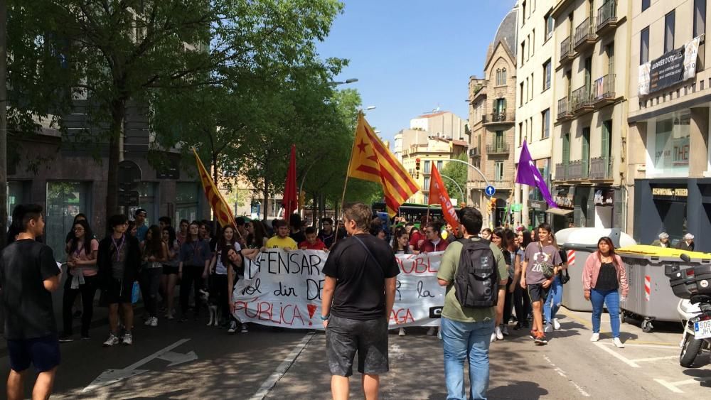 Manifestació d'estudiants al centre de Manresa