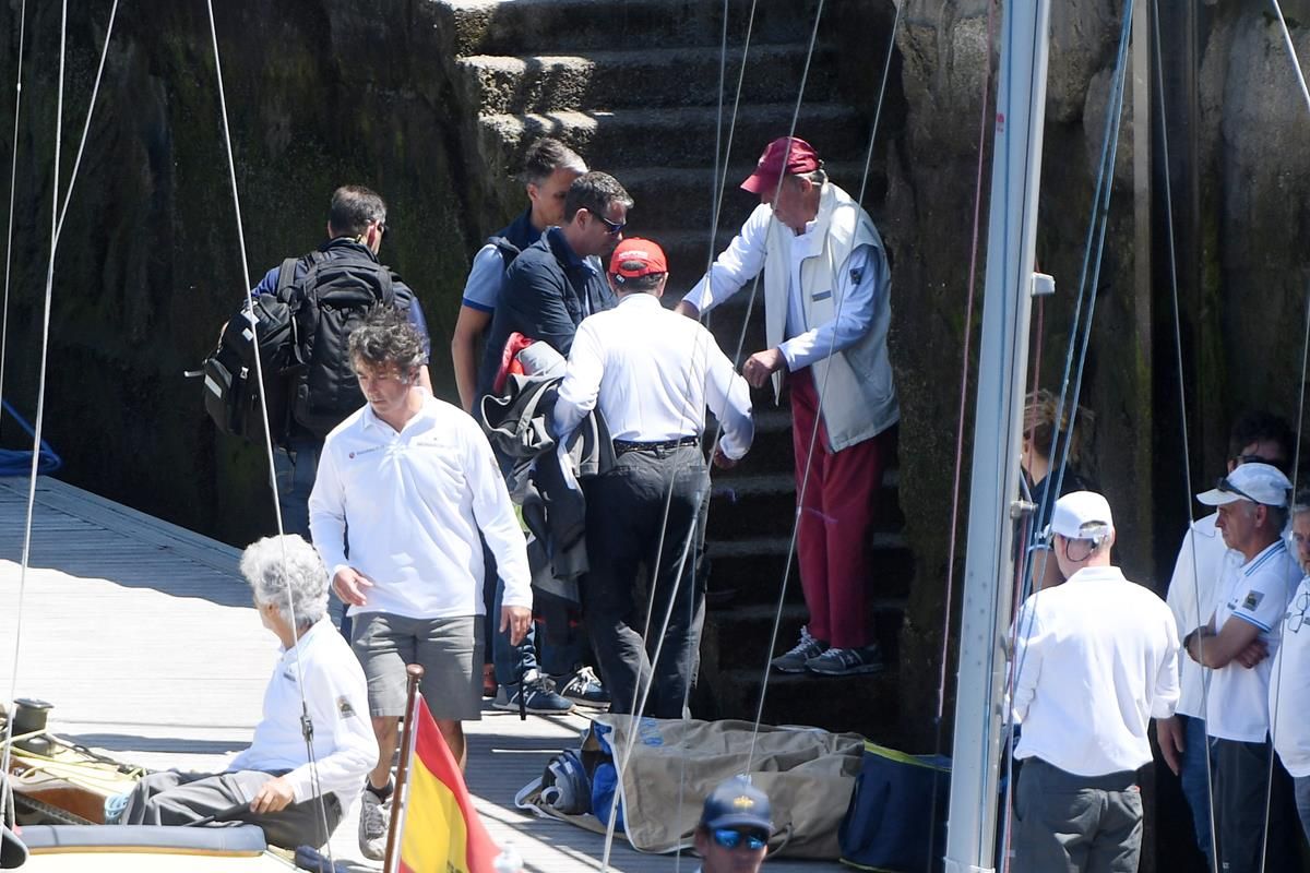 Arribada de Joan Carles I al Reial Club Nàutic de Sanxenxo