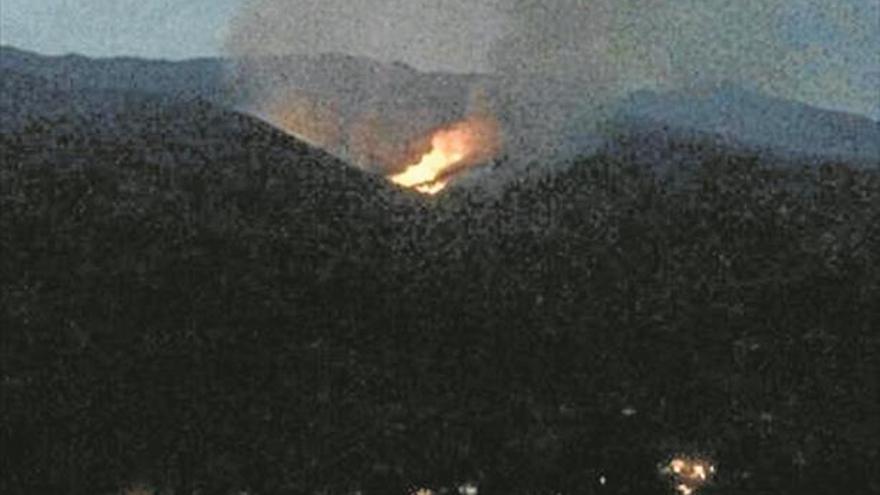 Controlan el fuego de Jerte y arranca otro en Tornavacas