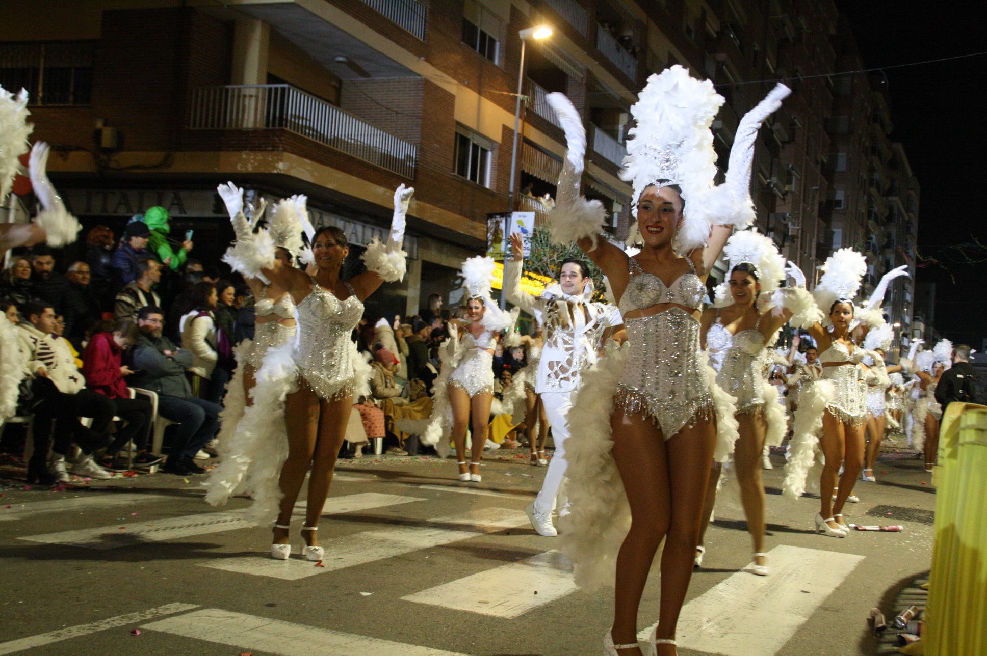 Vinaròs congrega a más de 6.000 comparseros en un primer gran desfile de Carnaval de récord