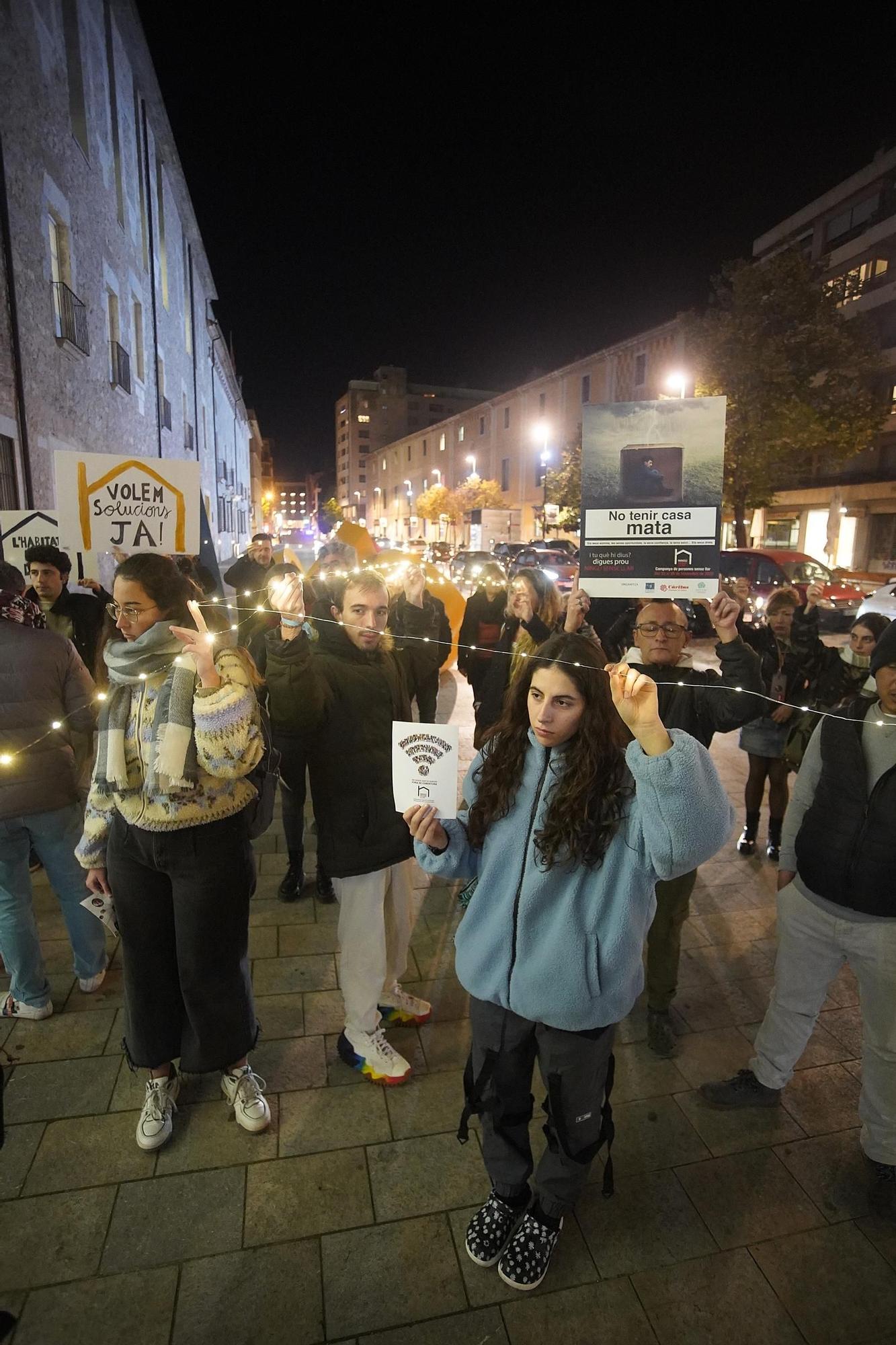 Galeria d'imatges: Flashmob a Girona per les persones sense llar