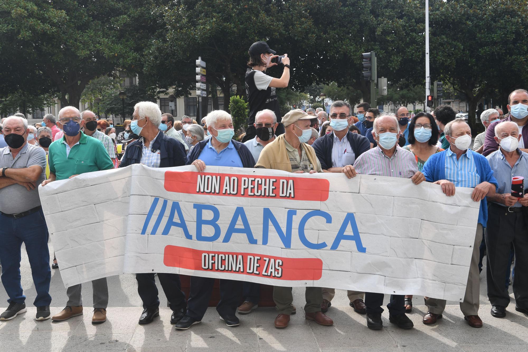 Manifestación contra el cierre de sucursales bancarias en el Obelisco