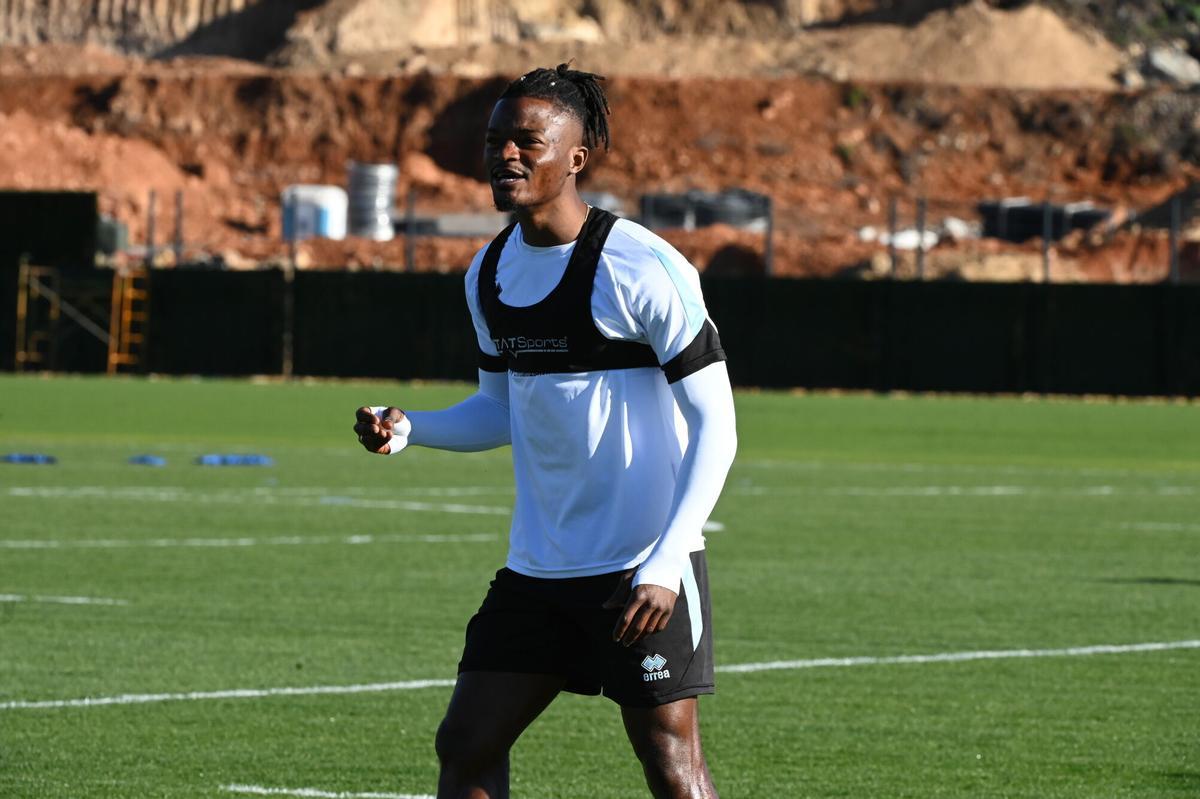 El equipo de Pablo Hernández se ejercita en la ciudad deportiva Globeenergy